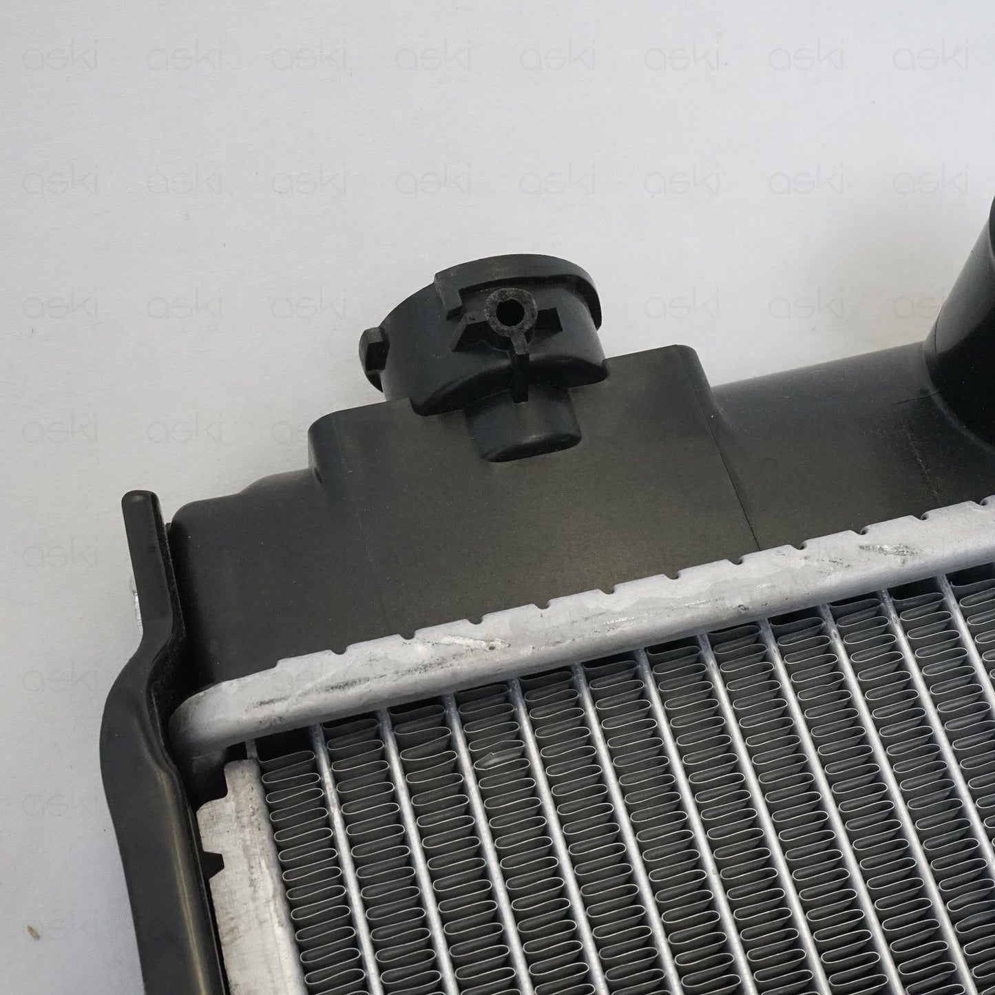 KAX Radiator CU2376  Aluminum Core for 01-07 Sequoia 04-06 Tundra *NEW DAMAGED*
